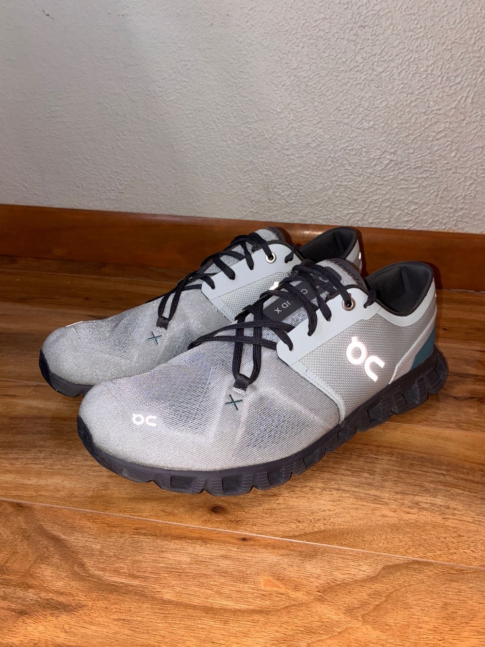 On Cloud X Men’s Athletic Training Sneaker Shoes, light blue- size 10.5
